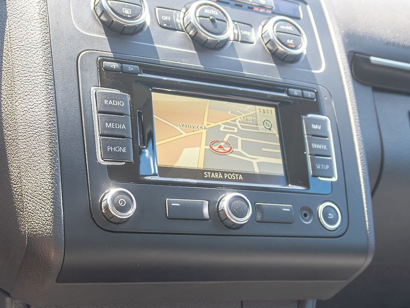 Volkswagen Touran (2014) 1.6TDI HG NAVI – 7 SEDADEL - fotka 23 z 47