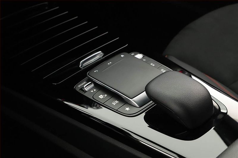 Mercedes-Benz CLA (2023) AMG Paket 250 e - fotka 24 z 29