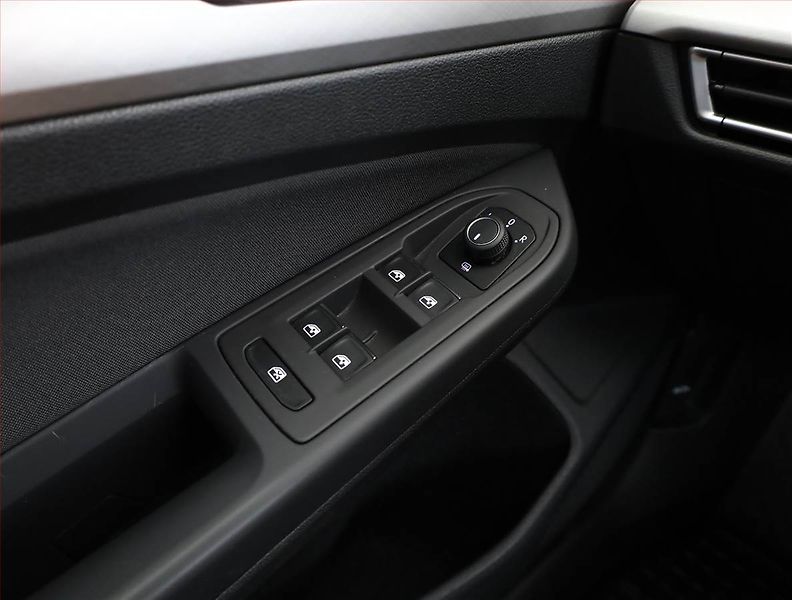 Volkswagen Golf (2021) 1.5 eTSI, Serv.kniha, Tempomat - fotka 15 z 17