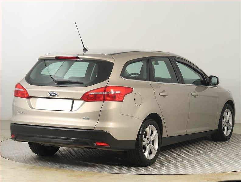 Ford Focus (2016) 1.0 EcoBoost, Vyhř. sedaček - fotka 5 z 16