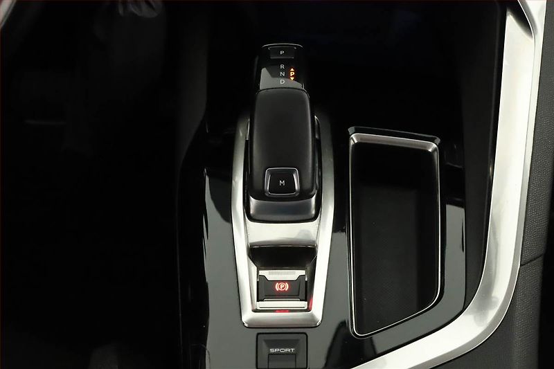 Peugeot 5008 (2019) 1.5 BlueHDi, Automat, 7 míst - fotka 18 z 20