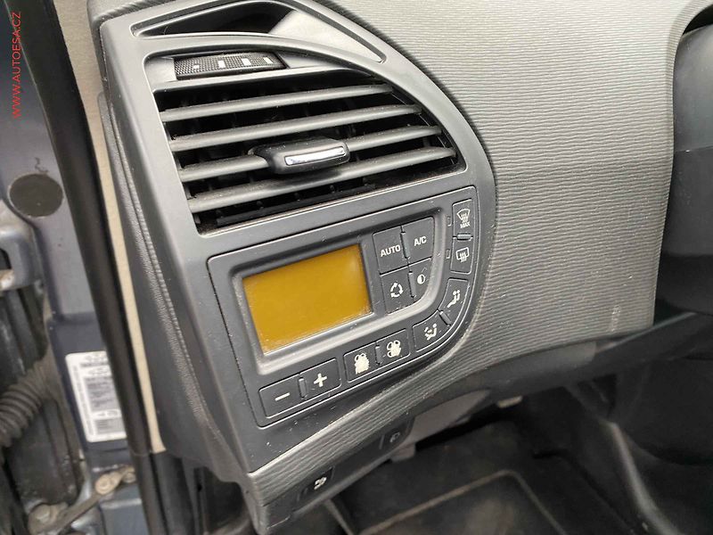 Citroën C4 Picasso (2009) 1.6i, autoAC, temp - fotka 14 z 18