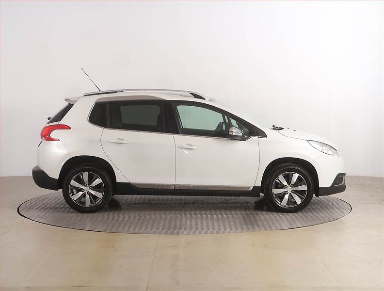 Peugeot 2008 (2014) 1.6 VTi, Serv.kniha, Navi - fotka 6 z 19