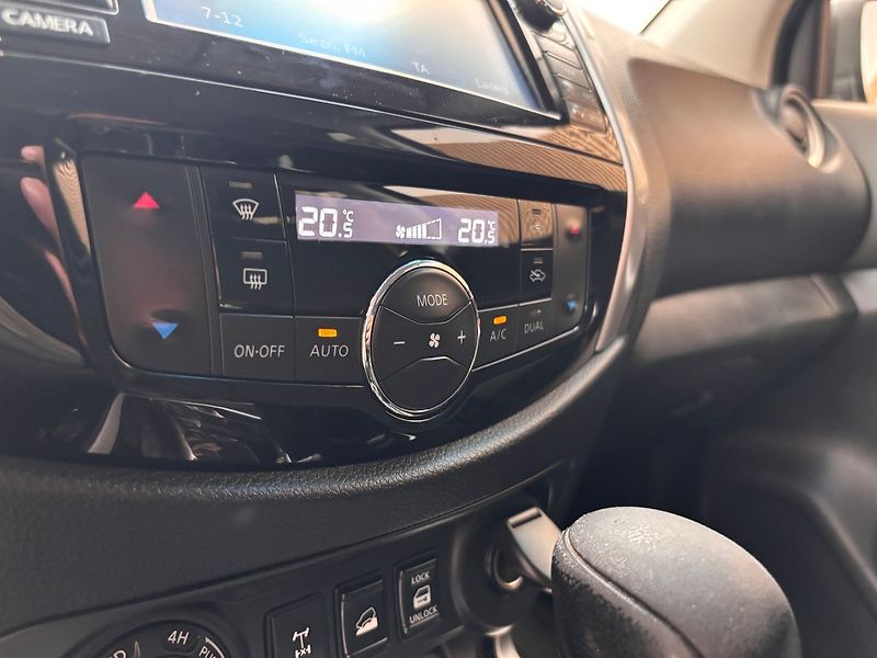 Nissan Navara 2.3 DCi Hardtop 4x4 automat - fotka 16 z 29