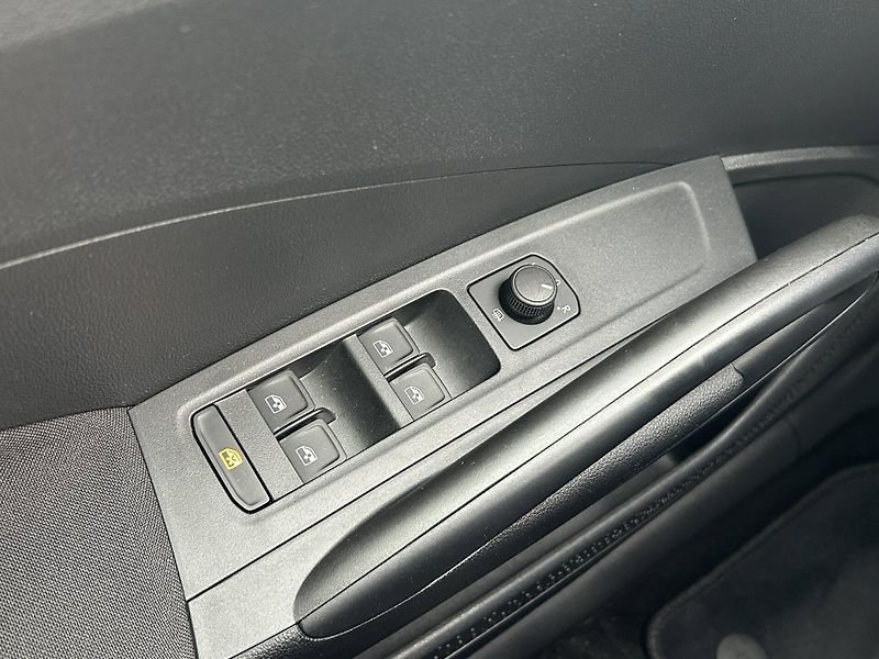Škoda Fabia Selection 5MP 1,0MPI - fotka 19 z 23