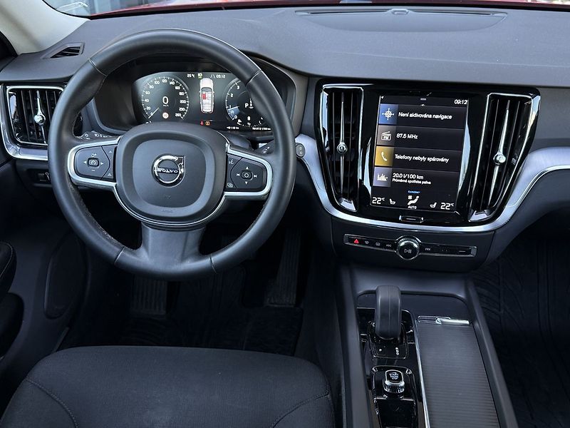 Volvo V60 MOMENTUM B4, FULL LED - fotka 20 z 22