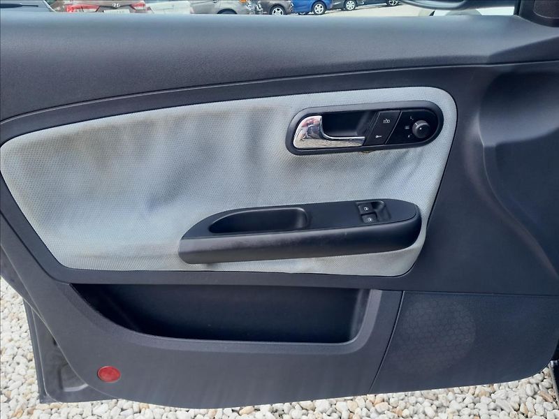 Seat Ibiza 1,4i16V - fotka 20 z 40