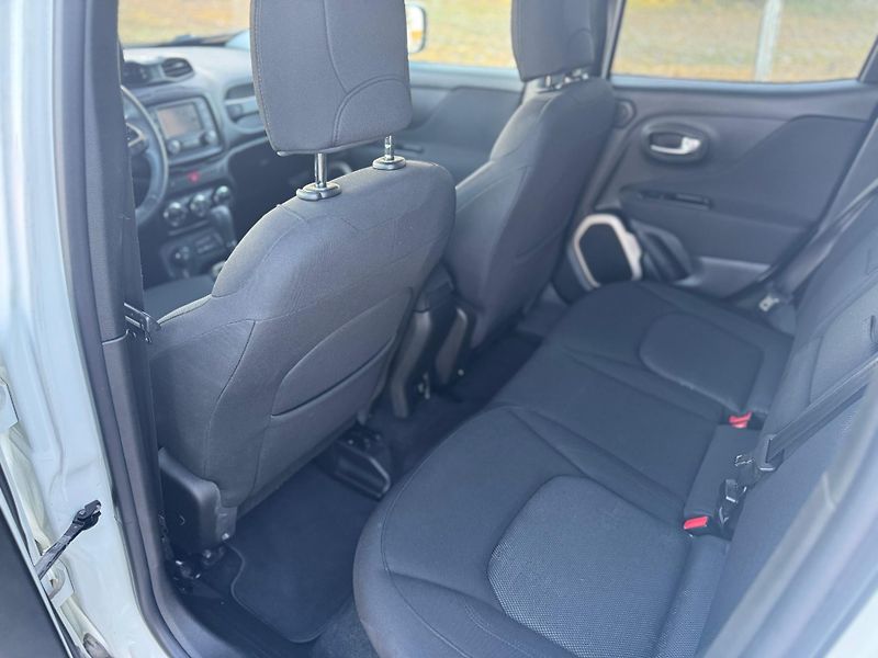 Jeep Renegade (2015) 2.4 AUTOMAT 4x4,SERVISNÍ KNIHA - fotka 17 z 30