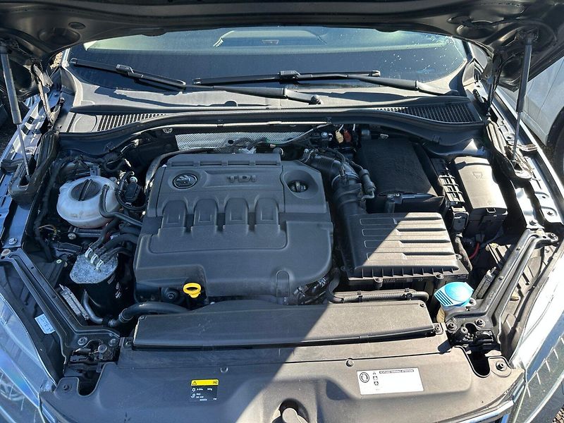 Škoda Superb (2015) 2.0Tdi 140KW DSG - fotka 23 z 23