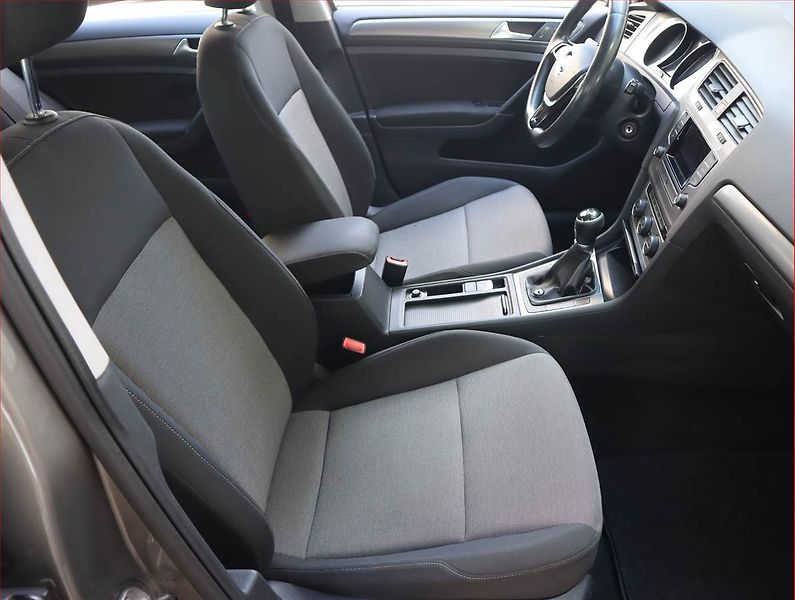 Volkswagen Golf (2013) 1.2 TSI, Serv.kniha, Tempomat - fotka 9 z 17