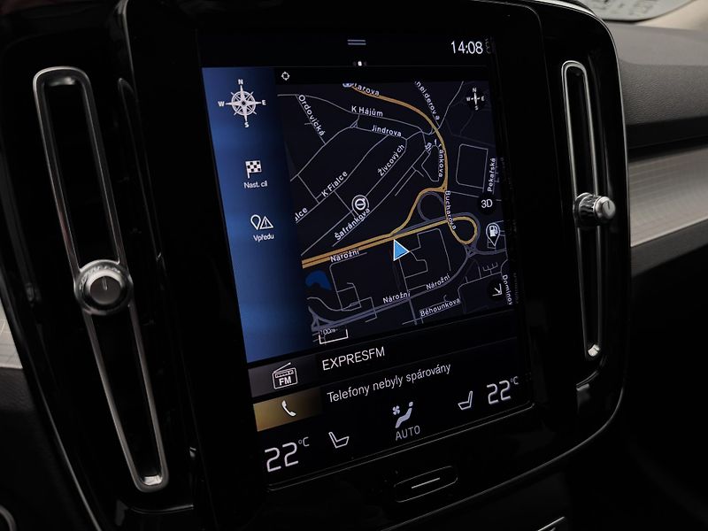 Volvo XC40 B4 MOMENTUM AUT  - fotka 34 z 47