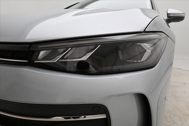 Volkswagen Passat 2,0 TDI 110kW DSG Business Zár - fotka 30 z 32