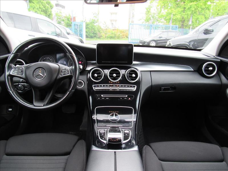 Mercedes-Benz Třídy C 1,6 d C200 BlueTEC - fotka 11 z 36