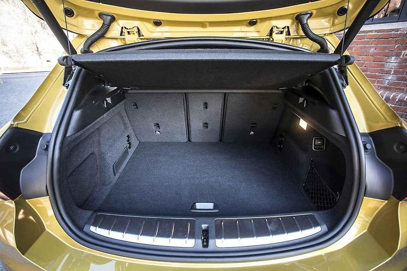 BMW X2.
