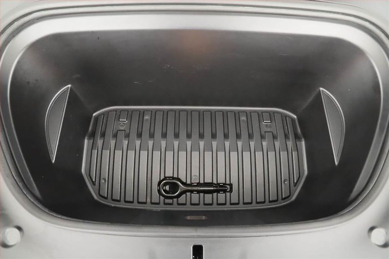 Tesla Model Y (2021) Long Range AWD 75kWh, SoH 91% - fotka 25 z 28
