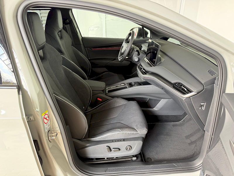Škoda Elroq (2025) Sportline 85 210 kW / 82 kWh - fotka 27 z 30