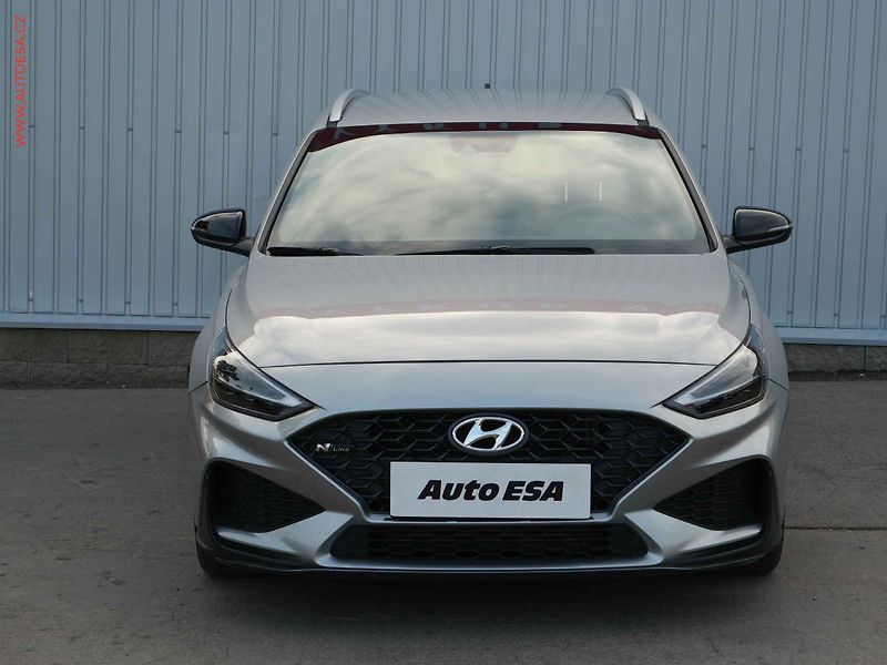 Hyundai i30 (2023) 1.5T-GDi, 1.maj,ČR, AT, LED - fotka 2 z 28