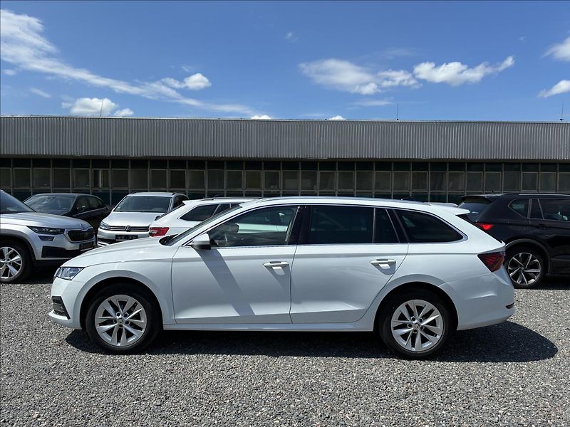 Škoda Octavia 2,0 TAŽNÉ,KŮŽE,HEAD-UP - fotografie inzerátu