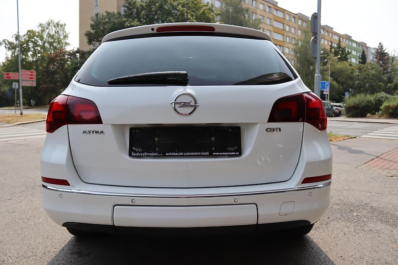 Opel Astra Opel Astra J Sports Tourer 1.7 - fotka 15 z 54