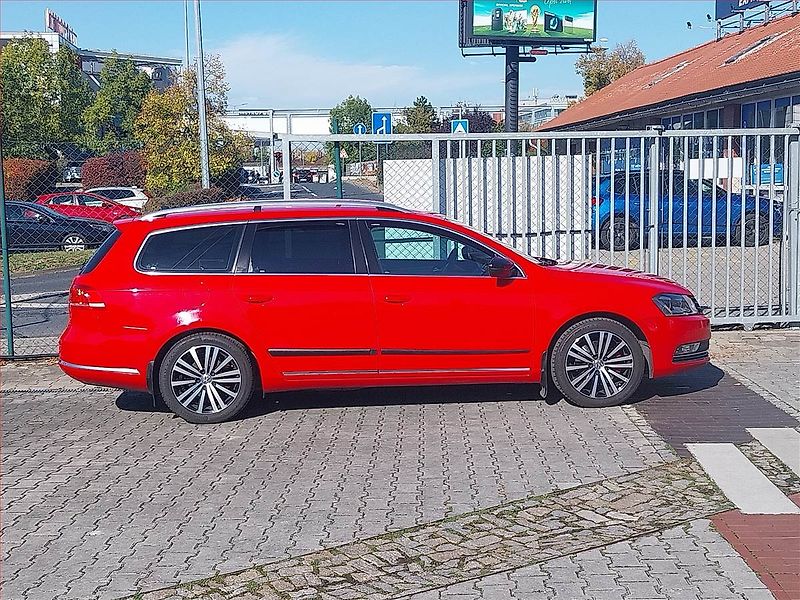 Volkswagen Passat (2015) 2.0 TDI, Navi, Xenony - fotka 6 z 17