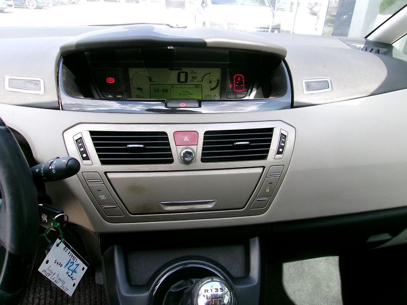 Citroën Grand C4 Picasso (2011) 2.0 HDi 7míst - fotka 14 z 18
