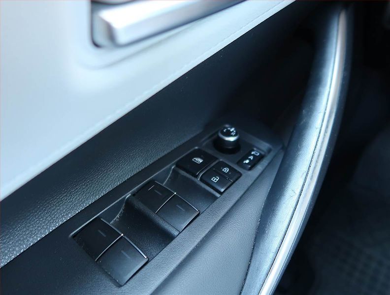 Toyota Corolla (2020) 1.8 Hybrid - fotka 22 z 22