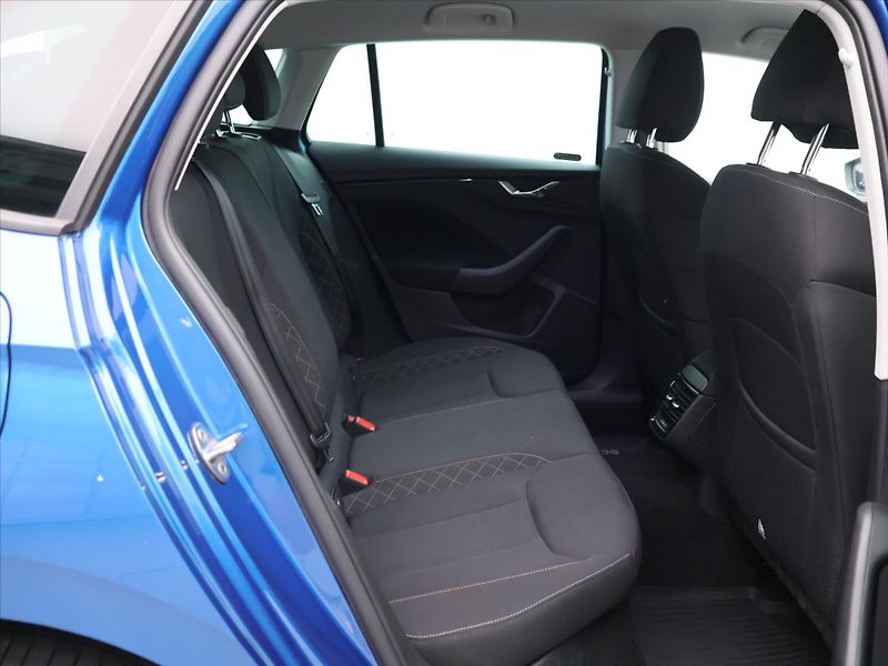 Škoda Scala 1,0 TSI 85kW Ambition CZ - fotka 12 z 30