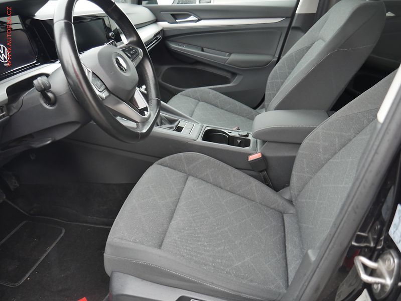 Volkswagen Golf (2021) 1.5TSi, ČR, Life, LED, park - fotka 9 z 22