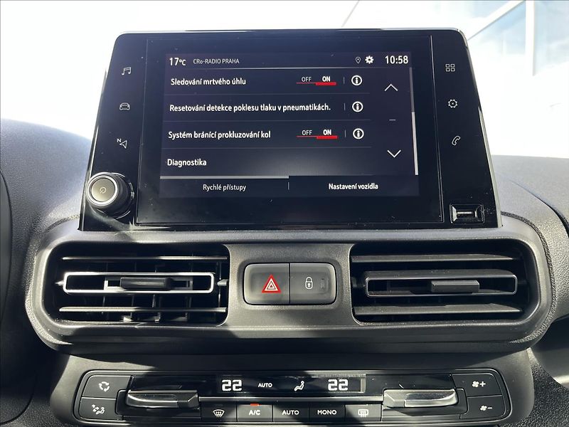Opel Combo 1,2   LIFE XL EAT8 - fotka 20 z 26