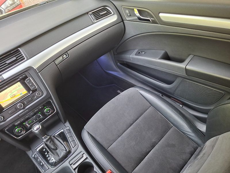 Škoda Superb (2014) OUTDOOR 2.0TDI 125kW DSG 4X4 - fotka 14 z 39