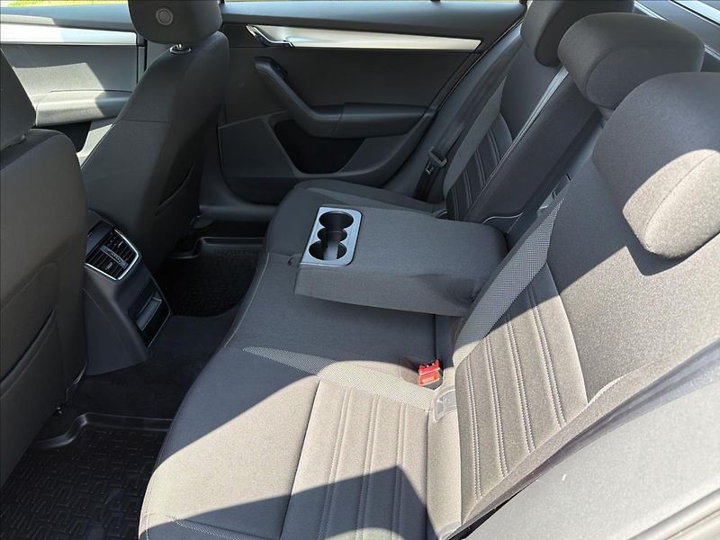 Škoda Octavia 1,6 TDi 85 Kw Ambition ČR DPH - fotka 15 z 30