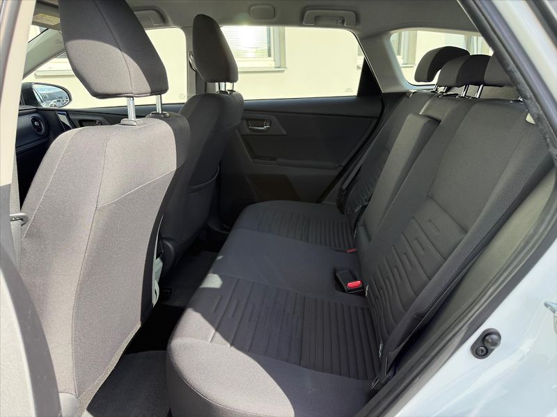 Toyota Auris 1,6 Active Trend - fotka 10 z 20