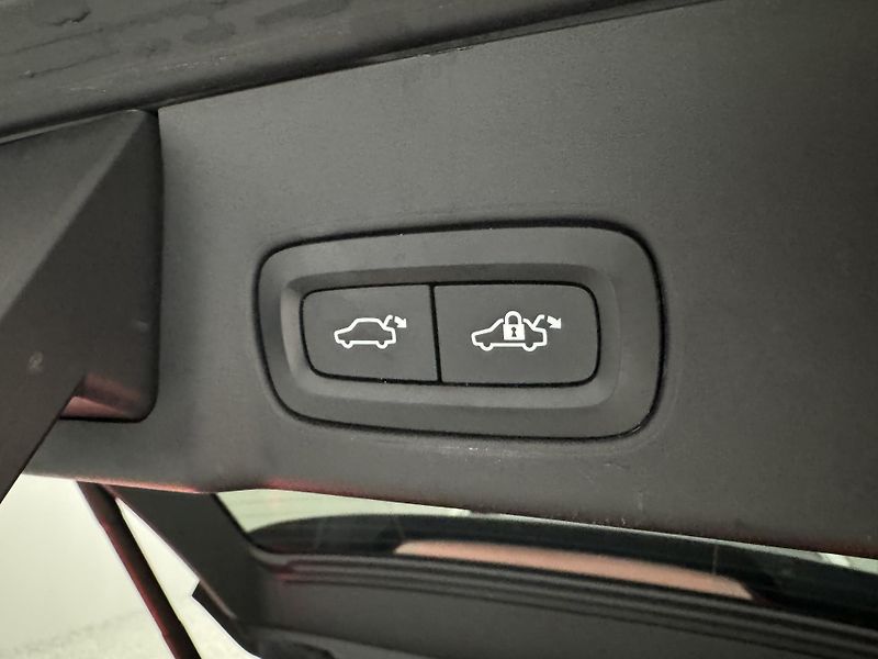 Volvo V90 D4 MOMENTUM PRO POLESTAR AUT - fotka 24 z 47