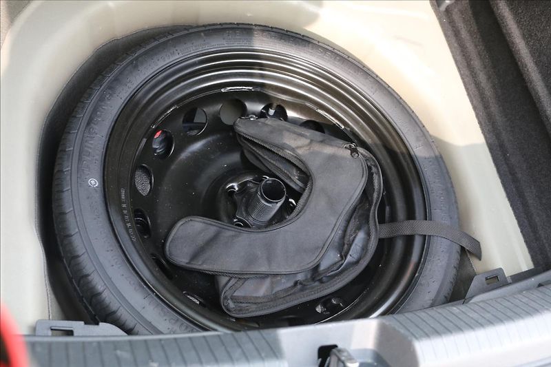 Volkswagen Taigo 1,0 ČR, 28000 km,TAŽNÉ,novéSTK - fotka 51 z 52