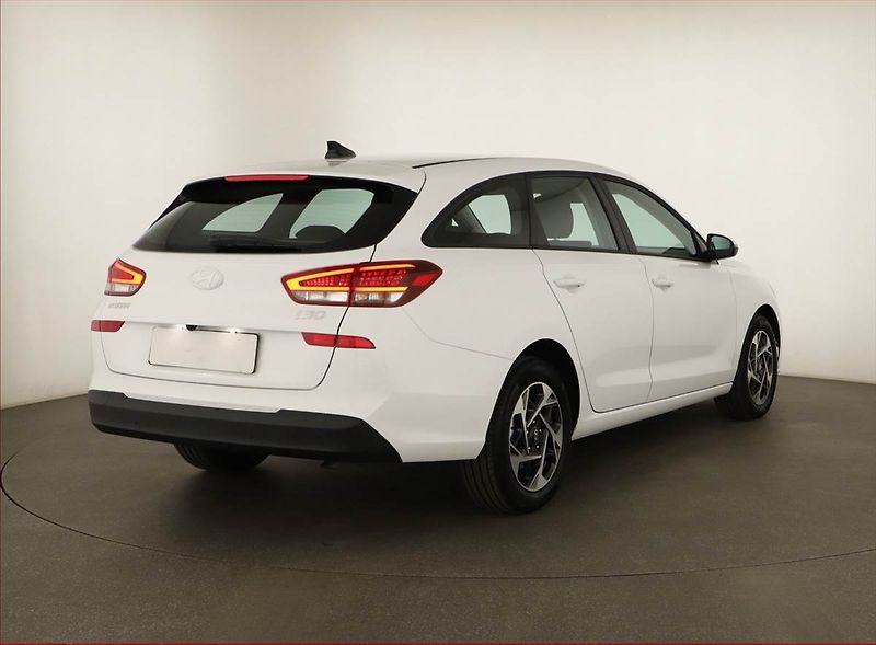 Hyundai i30 (2025) 1.0 T-GDI, Comfort, FullLed - fotka 5 z 14