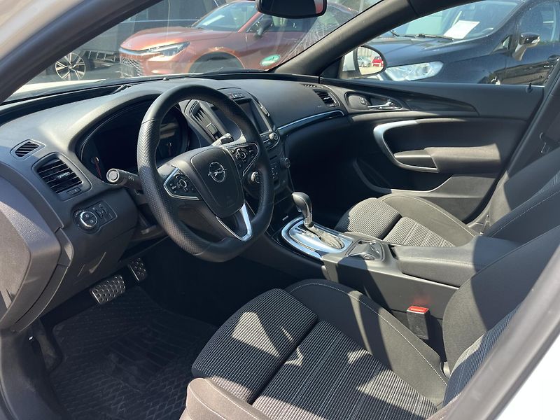 Opel Insignia (2015) 2.0CDTI 120KwAT Virtual cocpit - fotka 13 z 29