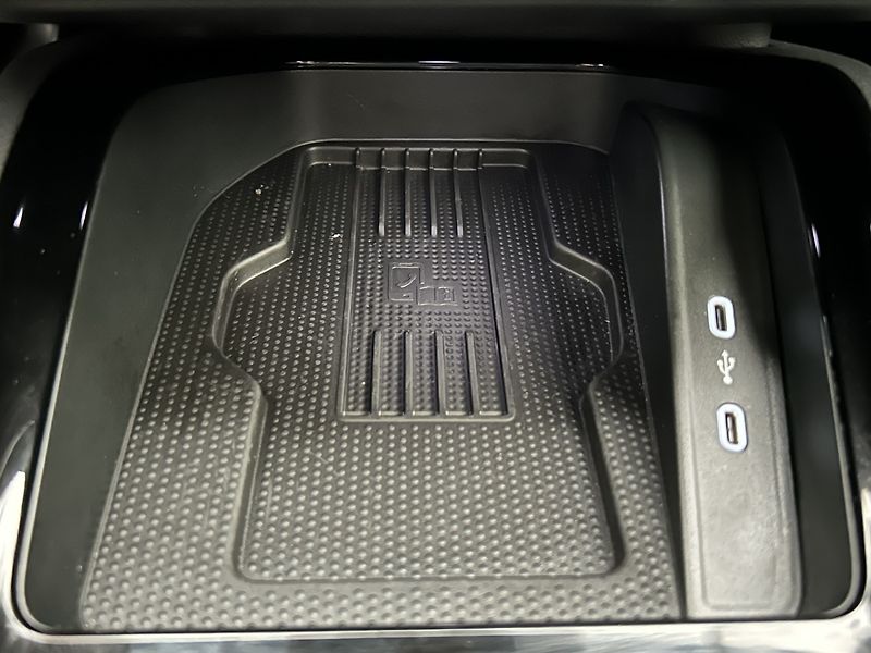 Škoda Kamiq 1.5 TSI Monte Carlo - fotka 16 z 29