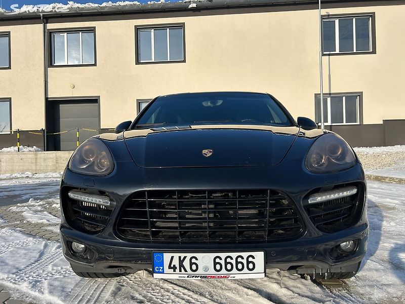 Porsche Cayenne (2013) 3.0 D 180 KW - fotka 2 z 28