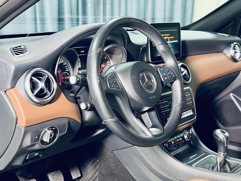 Mercedes-Benz Třídy A (2016) 180D*KAMERA*KEYLESS - fotka 16 z 39