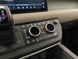 Land Rover Defender 110 D300 X-DYNAMIC AWD AUT CZ - náhled 35