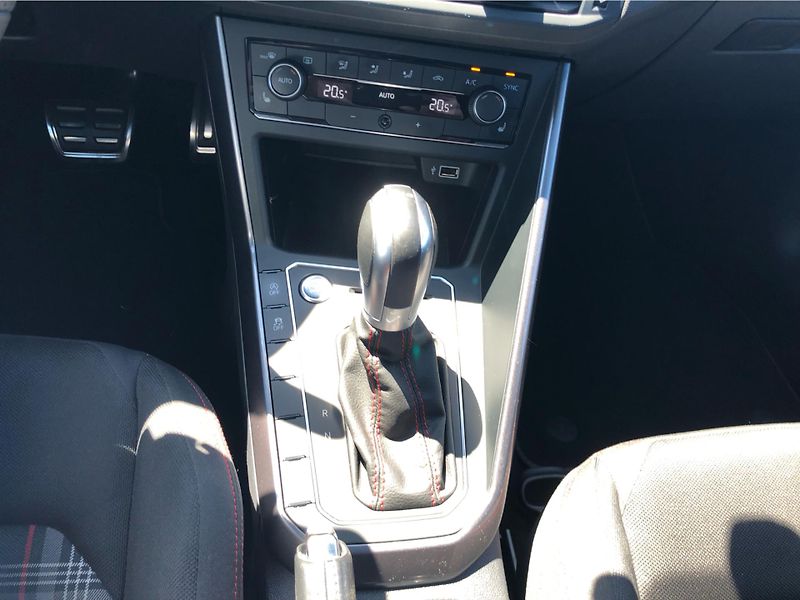 Volkswagen Polo GTi 2.0 TSi DSG 6st. - fotka 20 z 26