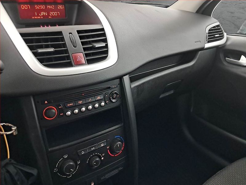 Peugeot 207 (2011) 1.6 HDi, Serv.kniha, po STK - fotka 12 z 16