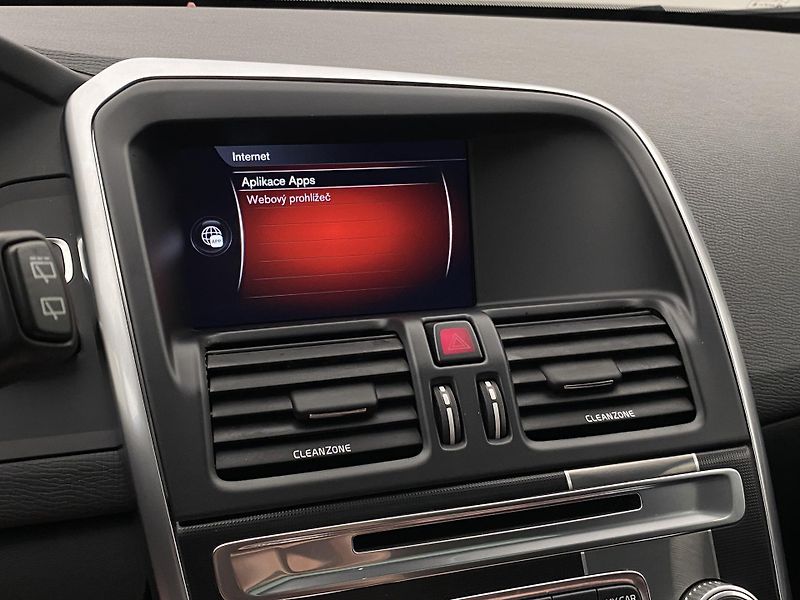 Volvo XC60 D5 AWD R-DESIGN AUT REZERVACE - fotka 47 z 52