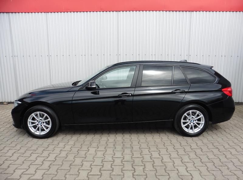 BMW Řada 3 320d xDrive Advantage Touring - fotka 5 z 18