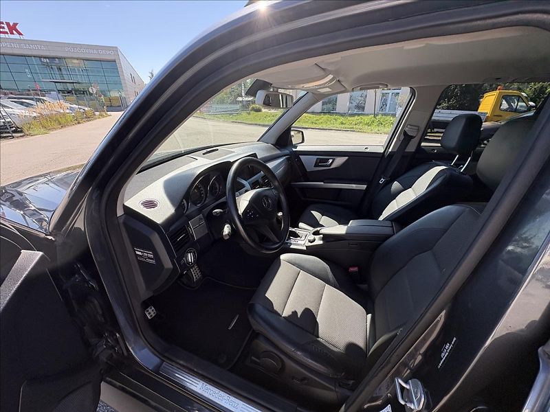 Mercedes-Benz GLK 2,2 220CDI AT,4M,Offroad paket - fotka 3 z 33
