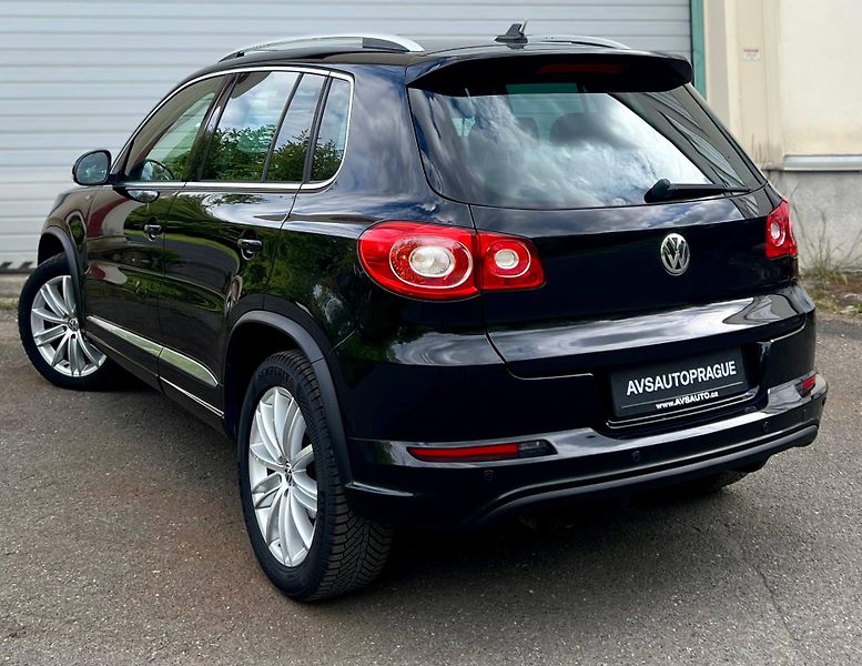 Volkswagen Tiguan (2010) DSG R-LINE VÝBAVA NIZKY NAJEZD - fotka 6 z 35