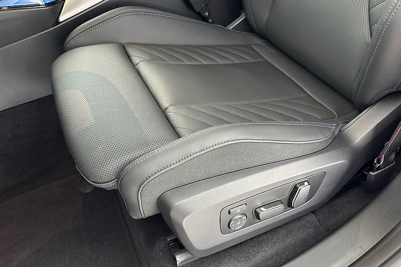 BMW X3 xDrive40d - fotka 7 z 26