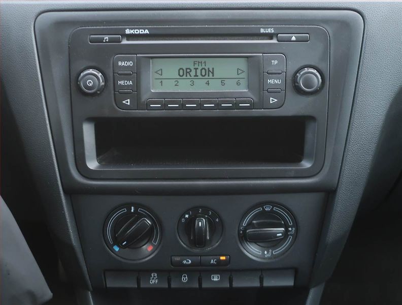 Škoda Rapid (2013) 1.2 TSI, Serv.kniha - fotka 12 z 16