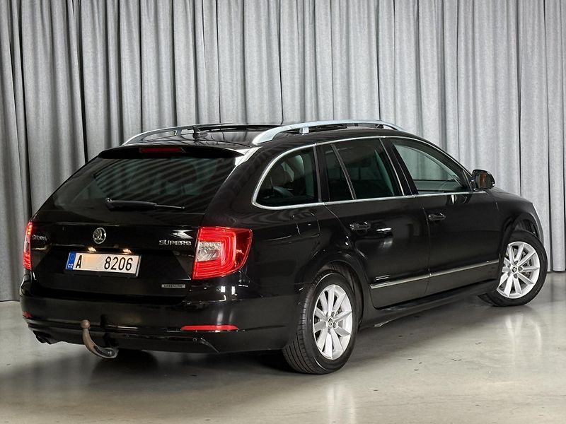 Škoda Superb (2015)  II Facelift maximální výbava - fotka 3 z 14