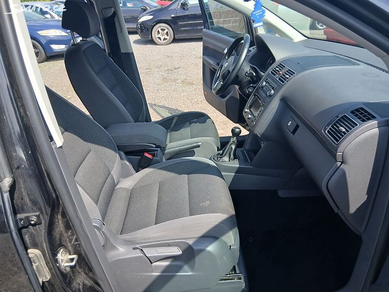 Volkswagen Touran (2012) 1.4 TSI, 7 míst - fotka 26 z 34